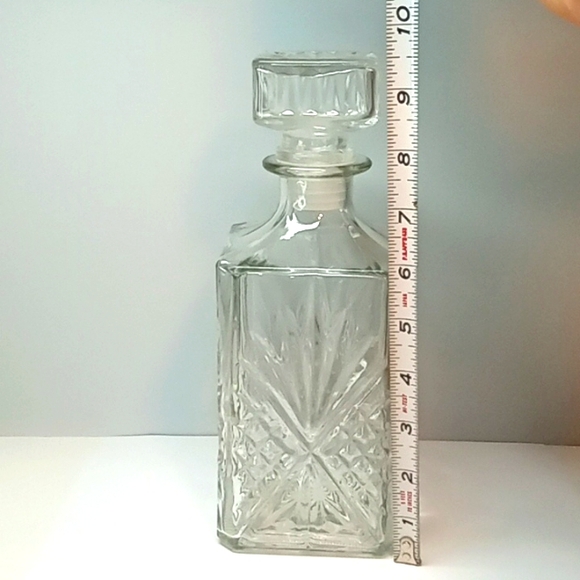 ☀️ vintage clear glass whiskey decanter with pressed glass design. No flaws - Picture 5 of 7
